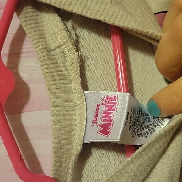 Disney Juniors Minnie 3t sweater with tye at bottom - Picture 2 of 4